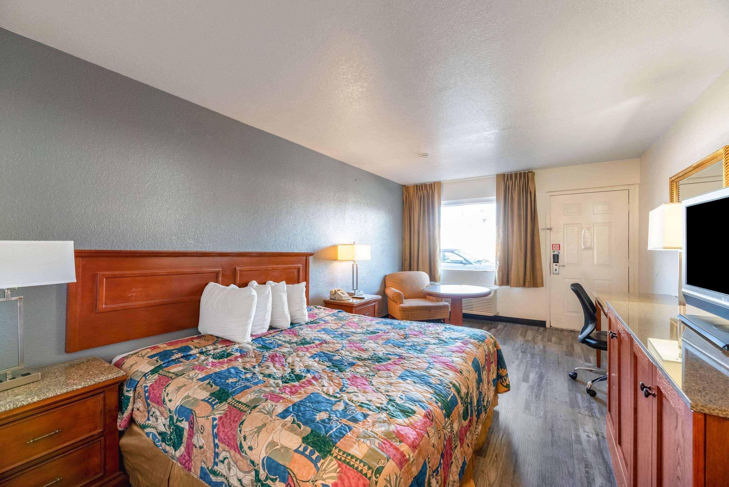 Econo Lodge Phoenix