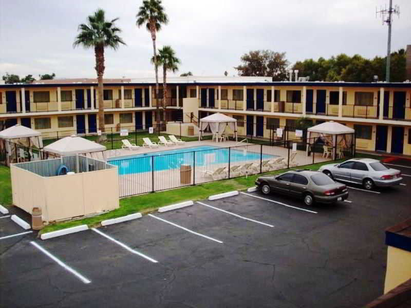 Econo * Phoenix