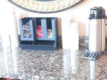Lodge Econo Phoenix