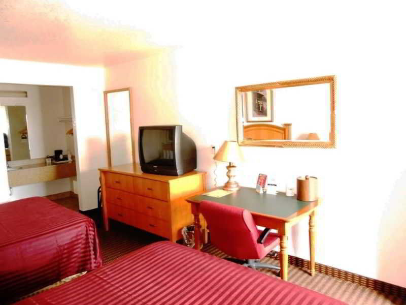 Lodge Econo Phoenix