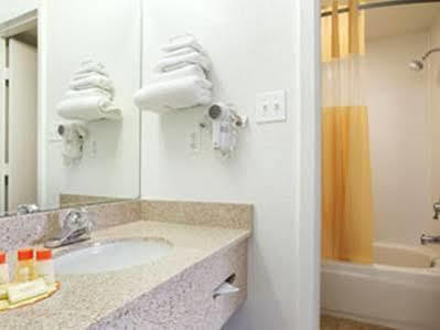Lodge Econo Phoenix